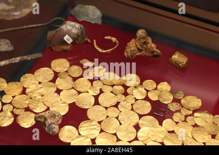 Hoard à partir d'une épave coulée dans années 1630 trouvés à la baie de Salcombe, Devon au British Museum, London, UK Banque D'Images