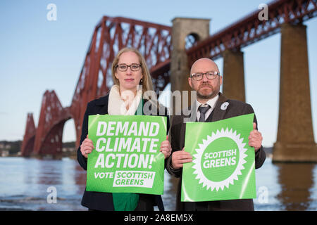 Edinburgh, Royaume-Uni. 8 novembre 2019. Sur la photo : (gauche - droite|) Parti Vert écossais Co. Leaders : Lorna Slater et Patrick Harvie MSP. Scottish Green Party vu sur leur conduite d'élections générales 2019 Lancement de campagne. Elles sont considérées à South Queensferry Crédit : Colin Fisher/Alamy Live News Banque D'Images