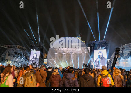 Concert de rock et lumière à la porte de Brandebourg pour marquer le 30e anniversaire de la chute du Mur de Berlin Banque D'Images