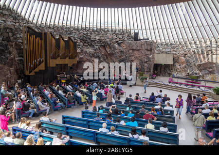 Dans l'église Temppeliaukio Helsinki. Construit directement dans la roche solide, l'église luthérienne il est également connu sous le nom de la roche Banque D'Images