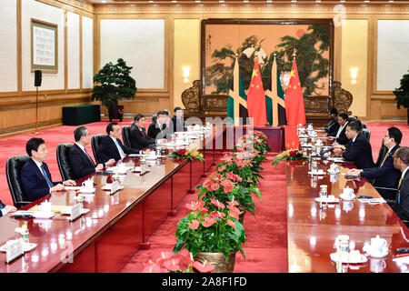 Beijing, Chine. Nov 8, 2019. Le Premier ministre chinois Li Keqiang rencontre le Premier Ministre jamaïcain Andrew Holness dans le Grand Hall du Peuple à Beijing, capitale de Chine, le 8 novembre 2019. Crédit : Li Xiang/Xinhua/Alamy Live News Banque D'Images