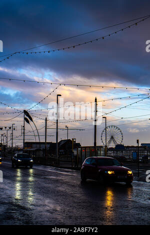 La très belle Blackpool Pier et de la plage après une tempête qui se transforme en chaleur de l'été jour dans le Lancashire UK, sur des destinations touristiques les plus populaires Banque D'Images