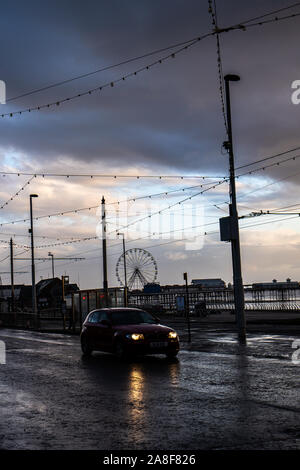 La très belle Blackpool Pier et de la plage après une tempête qui se transforme en chaleur de l'été jour dans le Lancashire UK, sur des destinations touristiques les plus populaires Banque D'Images