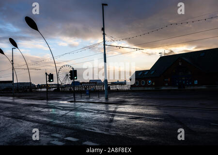 La très belle Blackpool Pier et de la plage après une tempête qui se transforme en chaleur de l'été jour dans le Lancashire UK, sur des destinations touristiques les plus populaires Banque D'Images