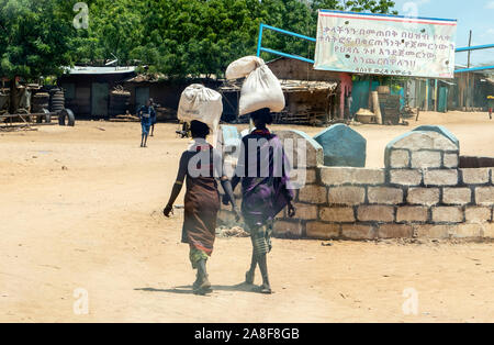 Ville du sud de l'Ethiopie tribal Omorate Banque D'Images