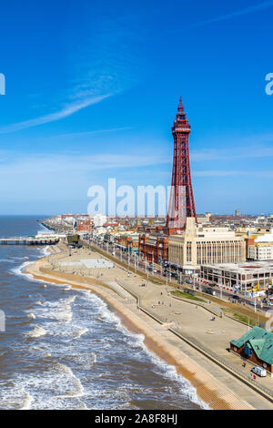 Vues aériennes de la Blackpool Tower dans l'une des stations balnéaires plus grand du Stunnig, paysages de la mer, et lui-même de la ville de Blackpool Banque D'Images