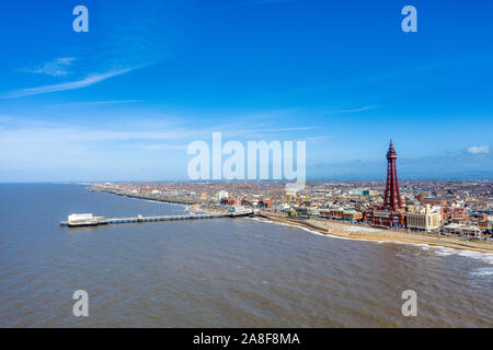 Vues aériennes de la Blackpool Tower dans l'une des stations balnéaires plus grand du Stunnig, paysages de la mer, et lui-même de la ville de Blackpool Banque D'Images