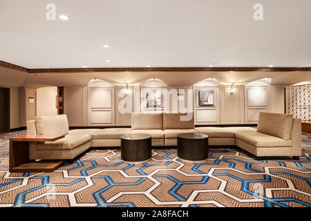 L'hôtel Hilton Chicago Hotel est situé dans le centre-ville sur Michigan Avenue en face de Grant Park. L'un des couloirs de l'hôtel. Banque D'Images