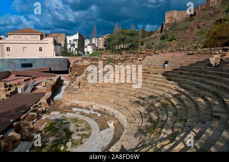 Théâtre romain et l'Alcazaba Arabe, Malaga, Andalousie, Espagne, Europe. Banque D'Images