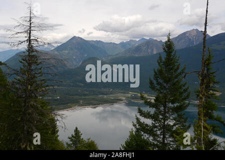 Le lac Kootenay et le Purcell Wilderness Conservancy Parc Provincial, dans la région de Kootenay, Purcell, British Columbia, Canada. Banque D'Images