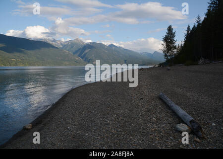 Le lac Kootenay et le Purcell Wilderness Conservancy Parc Provincial, dans les montagnes Purcell, de la région de Kootenay, en Colombie-Britannique, Canada. Banque D'Images