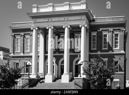 Forrest le tribunal de comté, aux côtés de la Masonic Temple et de la rue Principale église méthodiste dans une petite ville de l'Amérique, Hattiesburg, MS, ETATS UNIS Banque D'Images