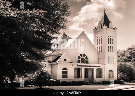 Construit en 1906, le style néo-gothique français Bay Street Presbyterian Church in Hattiesburg, MS, ETATS UNIS Banque D'Images