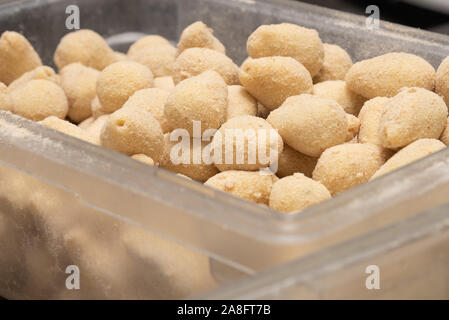 Fabrication de "Coxinha de Frango', traditionnel brésilien de collations Banque D'Images