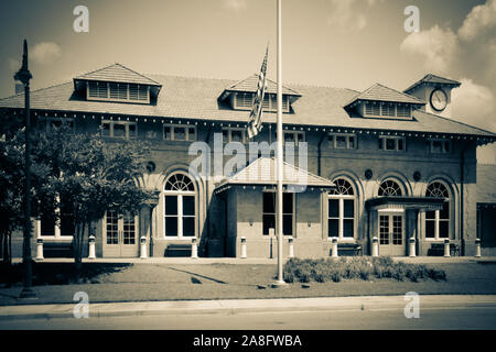 L'Hattiesburg, MS, train depot, construit en 1910 dans le style Renaissance italienne et remis en état et réutilisés partiellement dans les années 2000, Hattiesburg, MS Banque D'Images