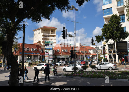 Traversée de la rue de Bar Ilan et rue Ahuza à Raanana Banque D'Images