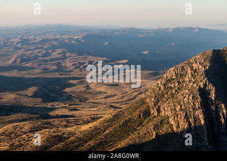 Vue paysage de coucher du soleil à Guadalupe Mountains National Park au Texas. Banque D'Images