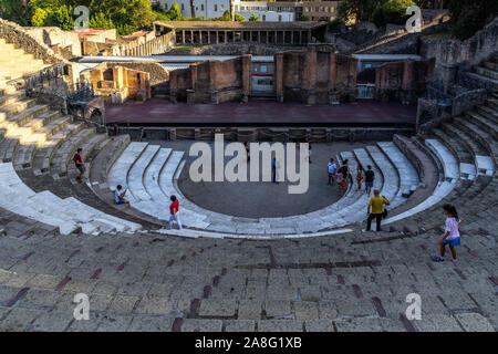 Vue sur le théâtre de l'Odéon à Pompéi ville ancienne. Pompéi, Campanie, Italie, Octobre 2019 Banque D'Images