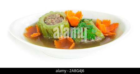 Courge amère farci de soupe claire avec carottes taillées à l'intérieur de la forme de fleurs de style Thaï et de la cuisine fusion style Chinois soupe cuit à la vue avant Banque D'Images