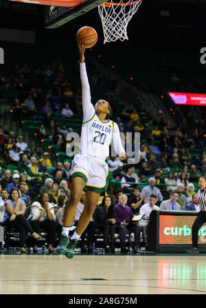 Waco, Texas, USA. Nov 8, 2019. Dame Baylor Bears juteuse garde Landrum (20) monte d'un layup durant la 2e moitié du basket-ball match entre Grambling Tigers et la dame à la Baylor Bears Ferrell Centre à Waco, au Texas. Matthew Lynch/CSM/Alamy Live News Banque D'Images