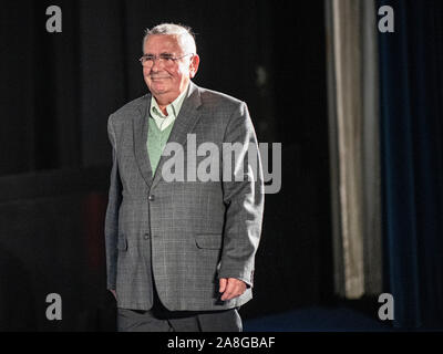 Berlin, Allemagne. 07Th Nov, 2019. Harald Jäger, ancien agent des services frontaliers, sera diffusé en avant-première le film "chute du mur - une année qui a écrit l'histoire" au Kino International. Le film retrace l'année de la chute du Mur de Berlin à la réunification des matériaux originaux de la Spiegel plat aux journalistes. Credit : Fabian Sommer/dpa/Alamy Live News Banque D'Images