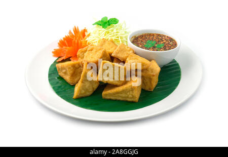 La nourriture végétarienne tofu frit servi avec sweet chili sauce arachide plat mélange haché Appitizer , Pause cuisine chinoise et Thai Food Fusion Styl Banque D'Images