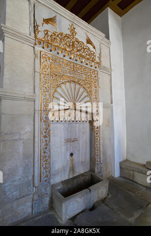 Bakhchisaray, Crimée - juillet 2.2019. Fontaine d'or dans le Palais Khan Banque D'Images