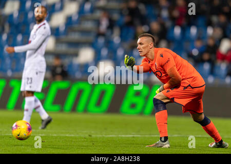 Lukasz Skorupski (Bologne) au cours de l'Italien 'Serie' une correspondance entre Sassuolo 3-1 Stade Mapei à Bologne le 08 novembre 2019 à Reggio Emilia, Italie. Credit : Maurizio Borsari/AFLO/Alamy Live News Banque D'Images