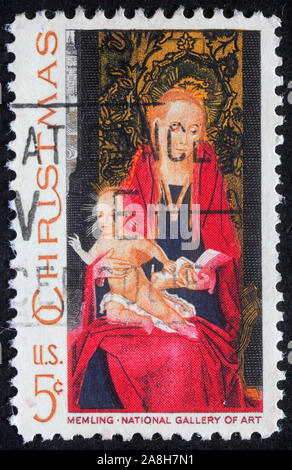 Timbres de Noël imprimé aux États-Unis montre attirer par artiste Memling - Vierge et l'enfant, circa 1967 Banque D'Images