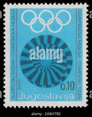 Timbres en Yougoslavie montre semaine olympique,circa 1971 Banque D'Images