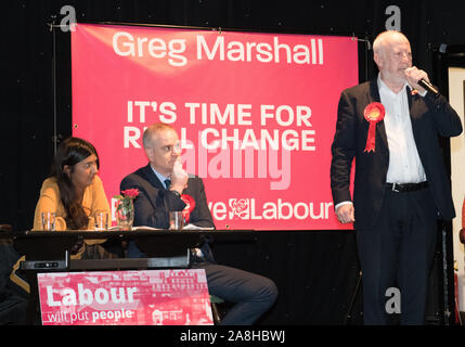 Club de la Victoire, Broxtowe, Nottinghamshire, Angleterre, Royaume-Uni. 9ème. Novembre, 2019. Shadow Secrétaire aux transports Andy McDonald lors d'un rassemblement électoral du parti travailliste de Broxtowe, Nottingham en soutien à Greg Marshall, qui est le Parti du Travail pour candidat parlementaire au début de Broxtowe 2019 campagne électorale. Ce siège parlementaire qui a été remporté par Anna Soubry pour le parti conservateur par une marge étroite de 863 voix et maintenant comme un groupe indépendant pour le Crédit : AlanBeastall./Alamy Live News Banque D'Images