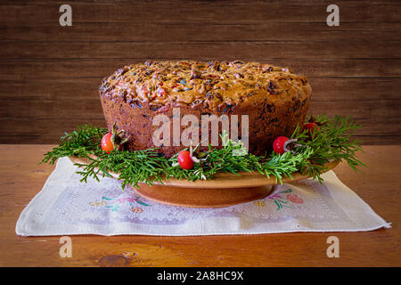 Un gâteau de Noël traditionnel fait maison. Banque D'Images