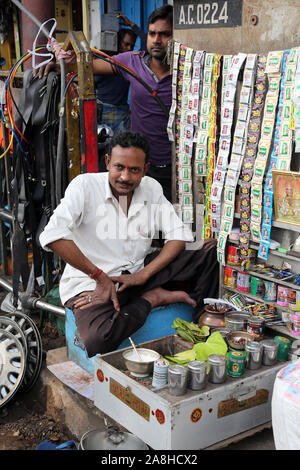 Rues de Calcutta. Faire de paan. Banque D'Images