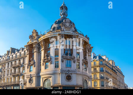 Paris, beau bâtiment, façade parisienne typique dans le Marais, boulevard de Sebastopol Banque D'Images