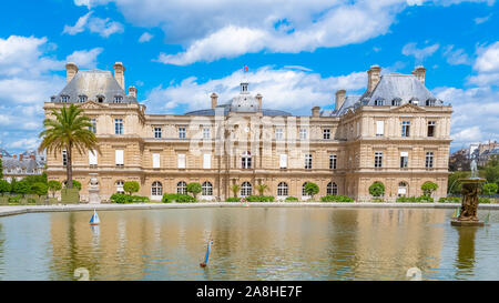 Paris, le Sénat dans le jardin du Luxembourg, institution française, beau bâtiment Banque D'Images