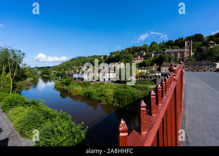 Vues de l'étonnant pont de fer, Ironbridge à Telford Shropshire, célèbre monument industriel, Banque D'Images