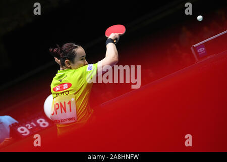 Tokyo, Japon. Nov 9, 2019. Mima l'Oti du Japon retourne à Shin Yubin de Corée du Sud au cours du match de la demi-finale entre le Japon et la Corée du Sud à la Coupe du Monde 2019 Équipe de l'ITTF à Tokyo, Japon, 9 novembre 2019. Credit : Hua Yi/Xinhua/Alamy Live News Banque D'Images