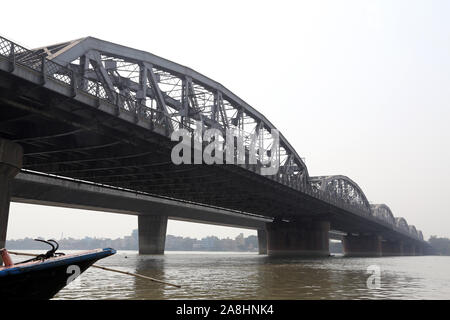 Pont sur la rivière, Vivekananda Setu, Kolkata Banque D'Images