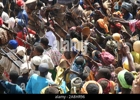 Pays Dogon : village de Kundu Dogomo Amakana - Funérailles de Dara Banque D'Images