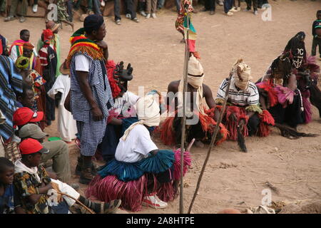 Pays Dogon : village de Kundu Dogomo Amakana - Funérailles de Dara Banque D'Images