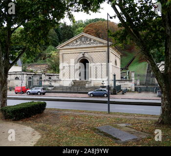 AJAXNETPHOTO. 2019. BOUGIVAL, FRANCE. - La machine de Marly - CHARLES X DE POMPAGE SUR LES RIVES DE LA SEINE À CÔTÉ L'actuelle route D113 à BOUGIVAL JUSTE EN AMONT DE LA BOUGIVAL SERRURES. Construit en 1825 pour loger LE MOTEUR À VAPEUR QUE L'EAU POMPÉE VERS L'ALIMENTATION DES JARDINS DE VERSAILLES ET LE CHÂTEAU DE MARLY ; Endroits fréquenté par les artistes impressionnistes du 19ème siècle, Alfred Sisley, Camille PISSARRO, Auguste Renoir, Claude MONET, MAURICE DE VLAMINCK FAUVE ET BEAUCOUP D'AUTRES.PHOTO:JONATHAN EASTLAND/AJAX REF:192609 GX8  614 Banque D'Images