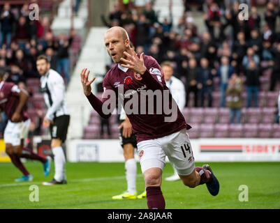 Parc de Murrayfield, Edinburgh, Midlothian, UK. 9 novembre 2019. Ladbrokes Premiereship écossais - Coeur de Midlothian v St Mirren. Parc de Murrayfield, Edinburgh, Midlothian, UK. 09/11/2019. Pic montre : Hearts' ailier droit, Steven Naismith, score dans la 6e minute de mettre son côté 1 en tant que Cœur d'aller à St Mirren dans le Ladbrokes Premiereship écossais de Murrayfield, Edinburgh, Parc. Crédit : Ian Jacobs Banque D'Images