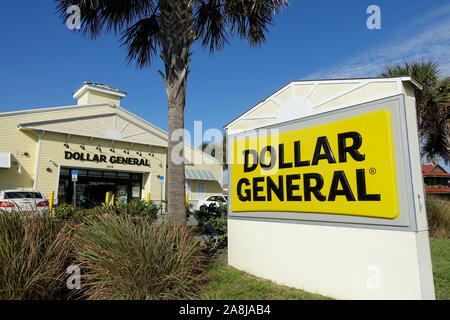 Dollar General Store sur Atlantic Avenue Daytona Beach Shores Florida Banque D'Images