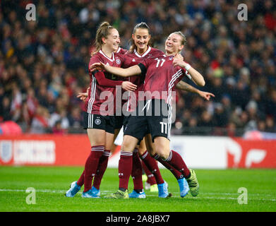 Londres, Royaume-Uni. 09Th Nov, 2019. Londres, Angleterre. 09 novembre : Alexandra Popp d'Allemagne fête son but pendant Women's International match amical entre l'Angleterre et l'Allemagne Les femmes Les femmes au stade de Wembley à Londres, Angleterre le 09 novembre 2019 : Crédit photo Action Sport/Alamy Live News Banque D'Images