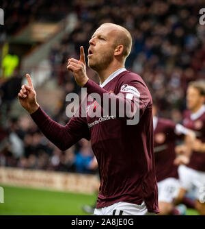 Parc de Murrayfield, Edinburgh, Midlothian, UK. 9 novembre 2019. Ladbrokes Premiereship écossais - Coeur de Midlothian v St Mirren. Parc de Murrayfield, Edinburgh, Midlothian, UK. 09/11/2019. Pic montre : Hearts' ailier droit, Steven Naismith, célèbre après avoir marqué son premier but en sideÕs la 6ème minute comme Cœur d'aller à St Mirren dans le Ladbrokes Premiereship écossais de Murrayfield, Edinburgh, Parc. Crédit : Ian Jacobs Banque D'Images