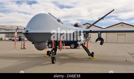 Tucson, AZ, USA - Le 23 mars 2019 : une armée de l'air MQ-9 Reaper drone depuis la 214e groupe d'attaque de la 162e Escadre, sur la piste à la base aérienne Davis-Monthan. Banque D'Images