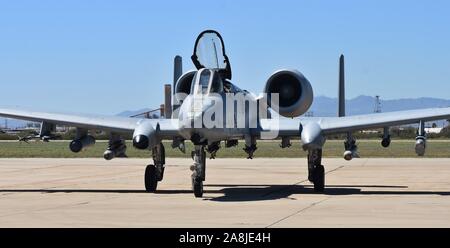 Tucson, AZ, USA - Le 23 mars 2019 : une armée de l'Air A-10 Warthog/Thunderbolt II garé sur une piste. Banque D'Images