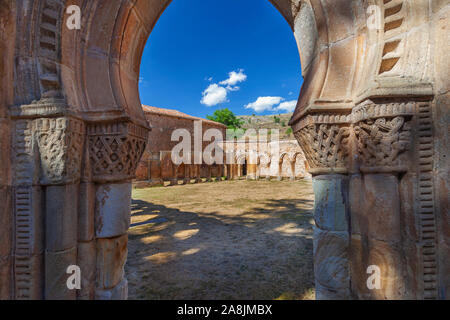 Vue sur le monastère de San Juan de Duero. Monte de las Animas, Soria. Castilla Y Leon, Espagne. Banque D'Images