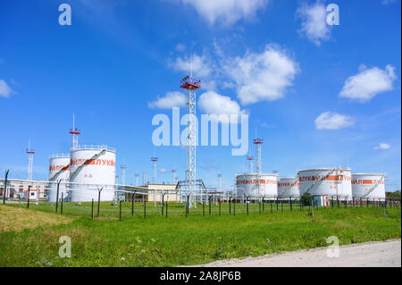 Les installations de l'usine d'huile de pétrole, raffinerie, LUKOIL, société pétrolière, région de Kaliningrad, Russie, le 14 juillet 2019 Banque D'Images
