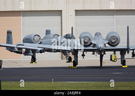 United States Air Force A-10 Thunderbolt II 'phacochères' sur la rampe de la Fort Wayne 2019 meeting aérien. Banque D'Images